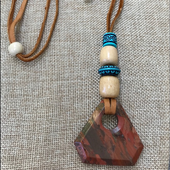 Agate Triangular Pendant Necklace - Picture 3 of 8